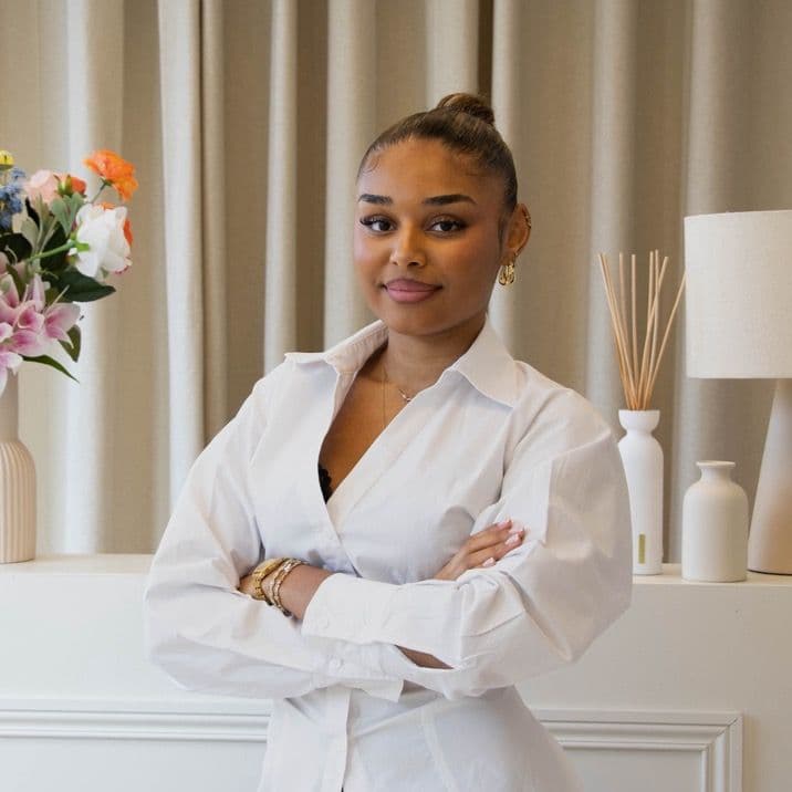 Maïah, votre prothésiste ongulaire au studio Smbtouch