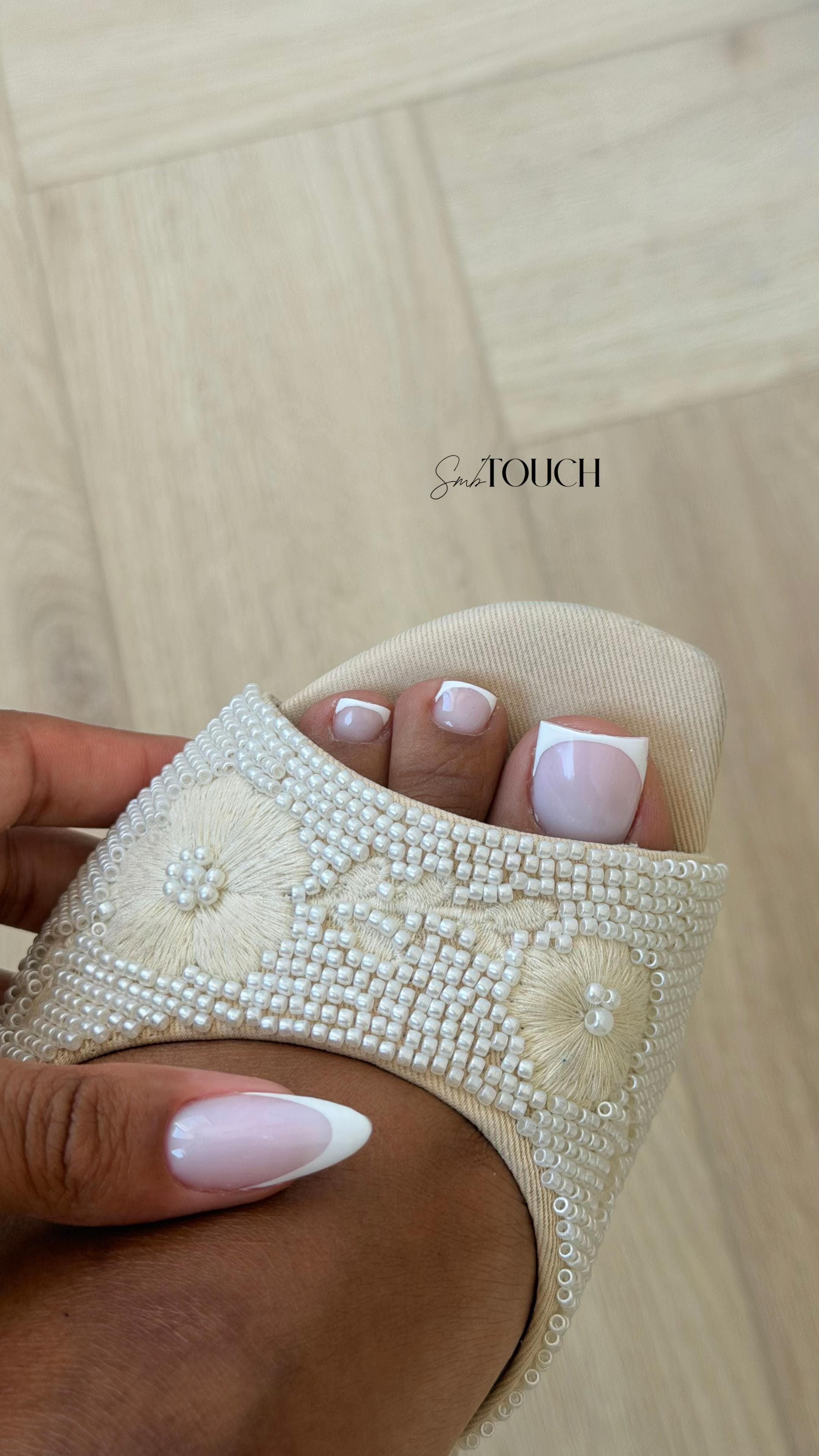 French assortie, mains et pieds