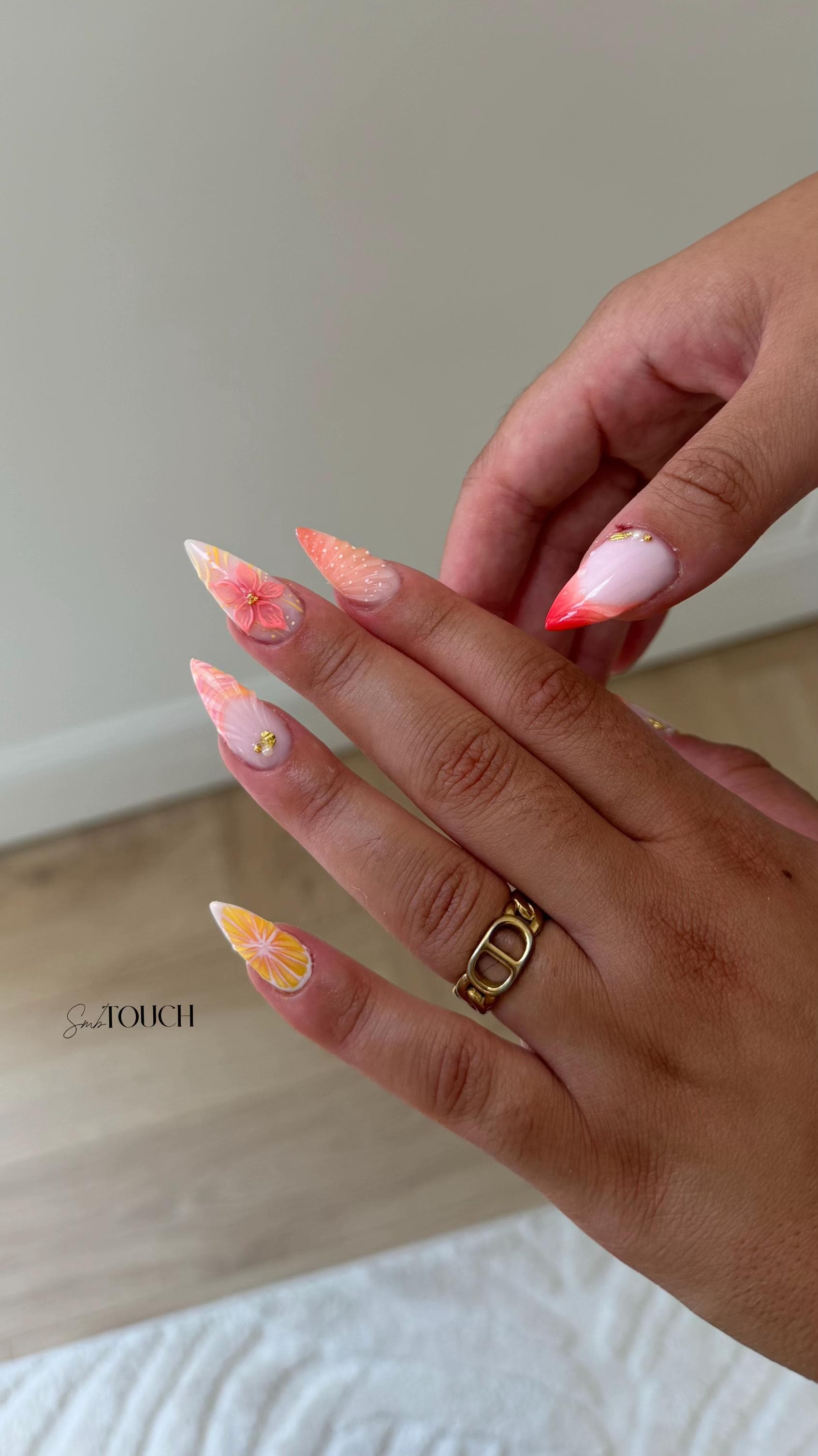 Nail art estival, agrumes et fleurs