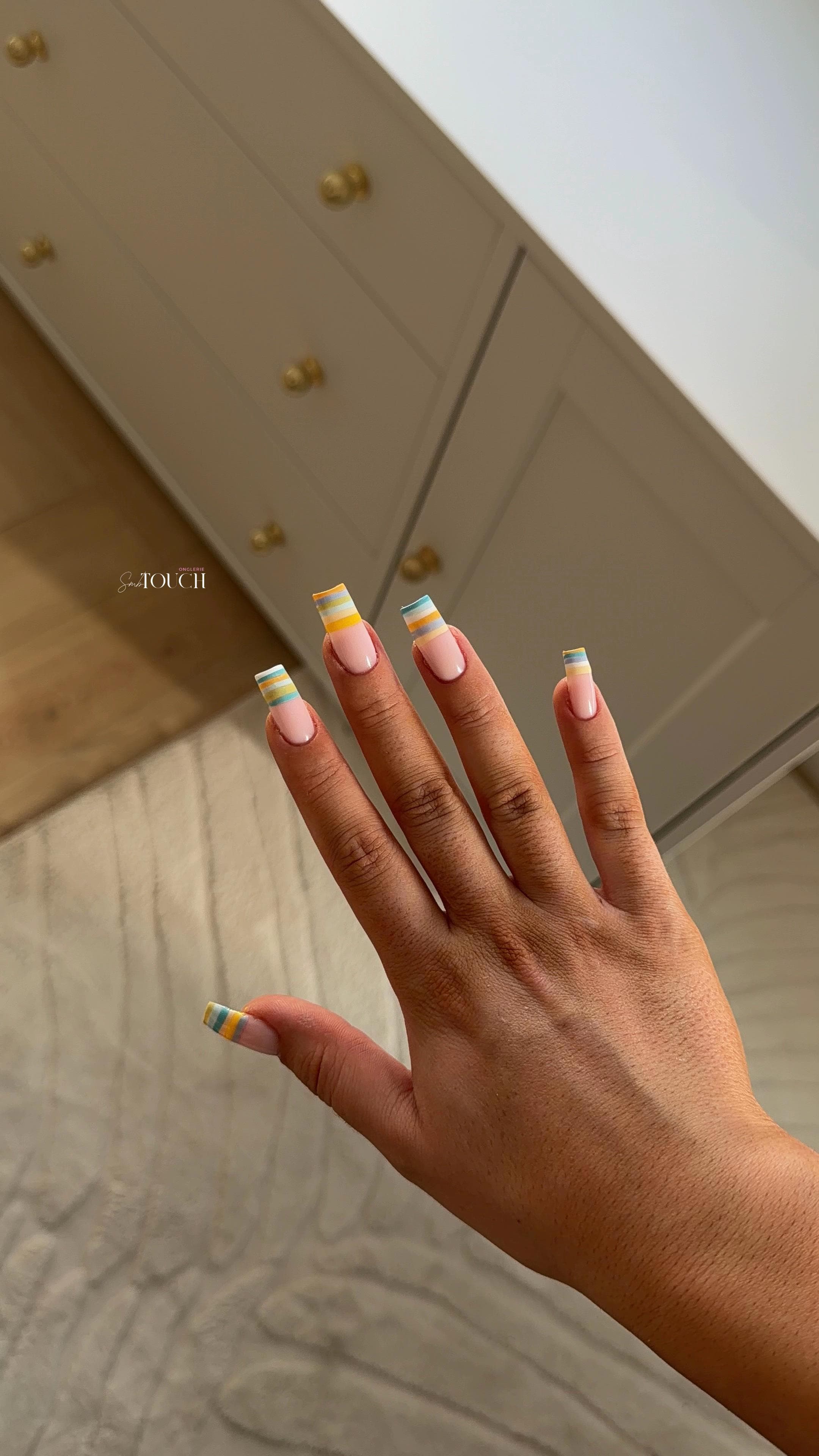 French pastel à rayures