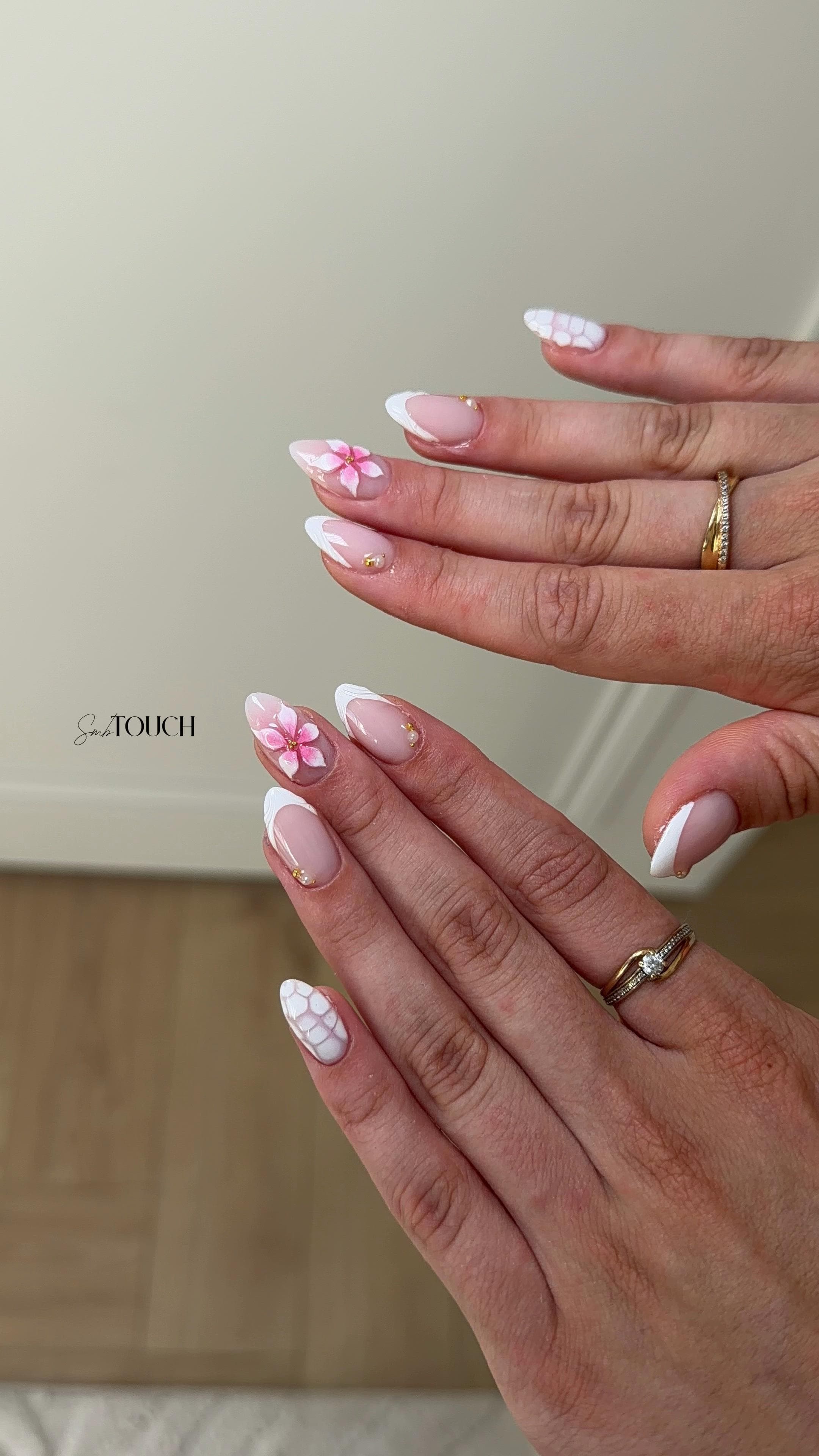 French blanche et fleur rose