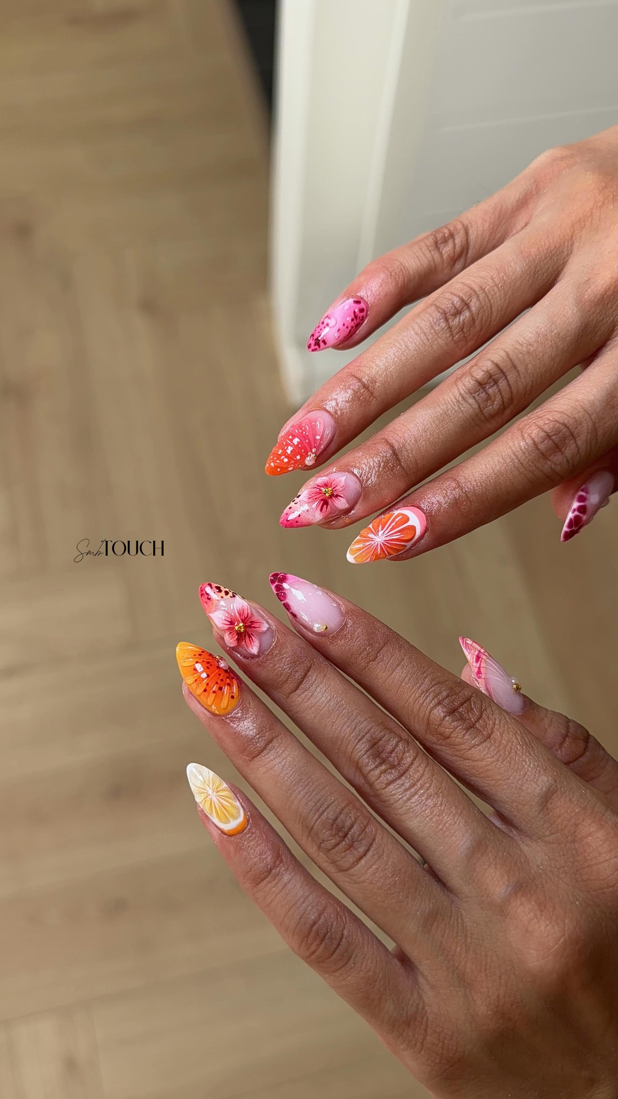 Nail art agrumes et hibiscus