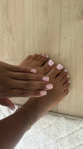 French / couleur mains pieds — photo 1